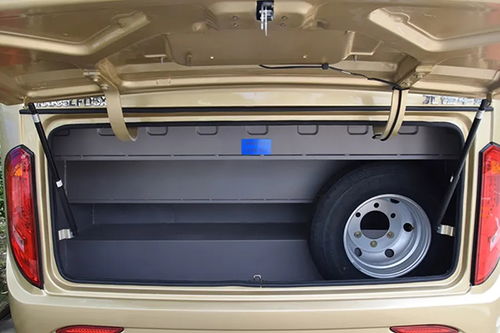 华新牌19座中级空调客车批量发往河南